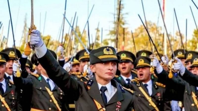 Teğmenlerden sonra, alay komutan vekili, bölük ve tabur komutanı hakkında da ihraç talebi